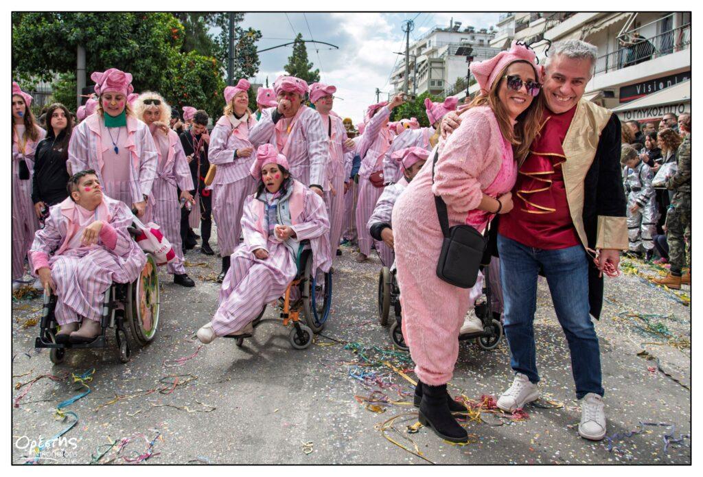 Ο Δήμαρχος Νίκαιας – Αγίου Ιωάννη Ρέντη Κωνσταντίνος Μαραγκάκης στην Παρέλαση Συμπερίληψης στο Καρναβάλι Ρέντη 2026 μαζί με μέλη των ομάδων "Ιοί και Κόρες" και "Υπάρχει Τρόπος"